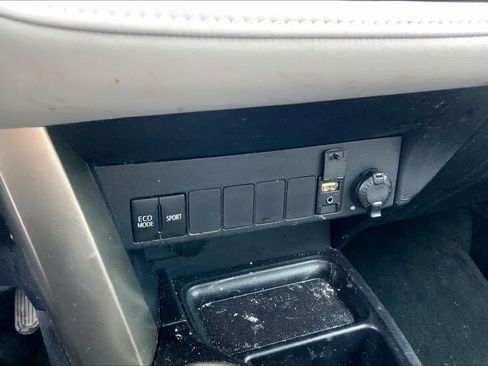 Used 2015 Toyota RAV4 XLE image 36