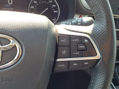 Certified 2022 Toyota Sienna Limited AWD/4WD image 25