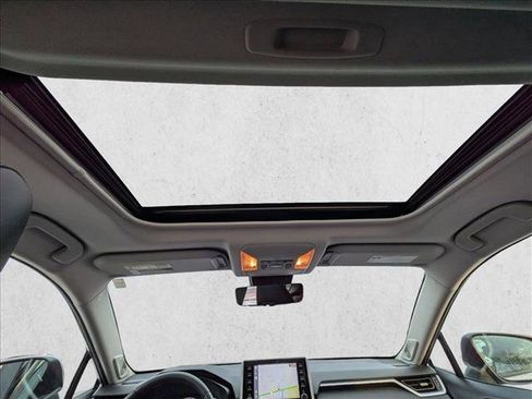 Used 2021 Toyota RAV4 Limited image 19