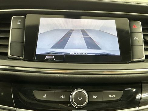 Used 2020 Buick Enclave Essence image 17