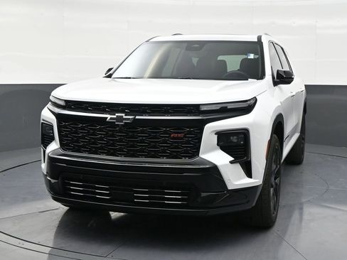 Used 2025 Chevrolet Traverse RS FWD image 8