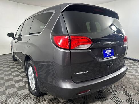 Used 2017 Chrysler Pacifica LX FWD image 3