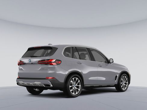 New 2026 BMW X5 xDrive50e image 3