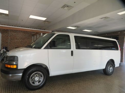 Used 2018 Chevrolet Express 3500 LT w/ LT Preferred Equipment Group RWD image 65