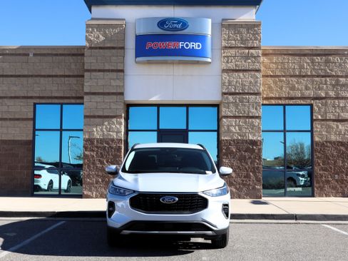 New 2026 Ford Escape SE image 3