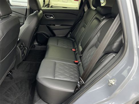 Certified 2025 Nissan Rogue Platinum image 23