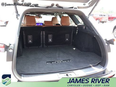 Used 2025 Toyota Crown Signia AWD/4WD image 14