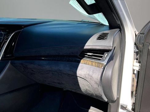 Certified 2019 Cadillac Escalade Platinum AWD/4WD image 24