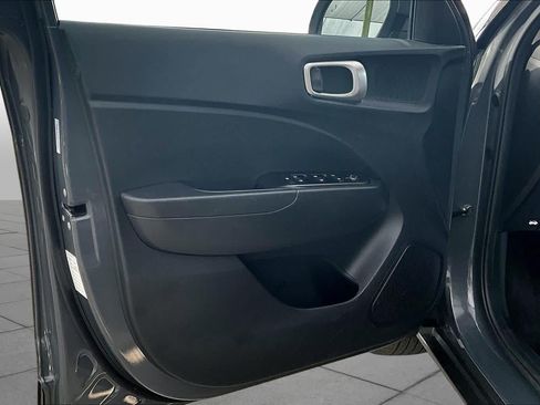 Used 2025 Hyundai Venue SEL FWD image 22