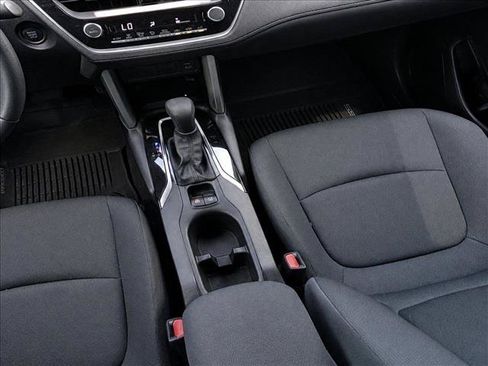 Used 2025 Toyota Corolla Cross LE FWD image 18