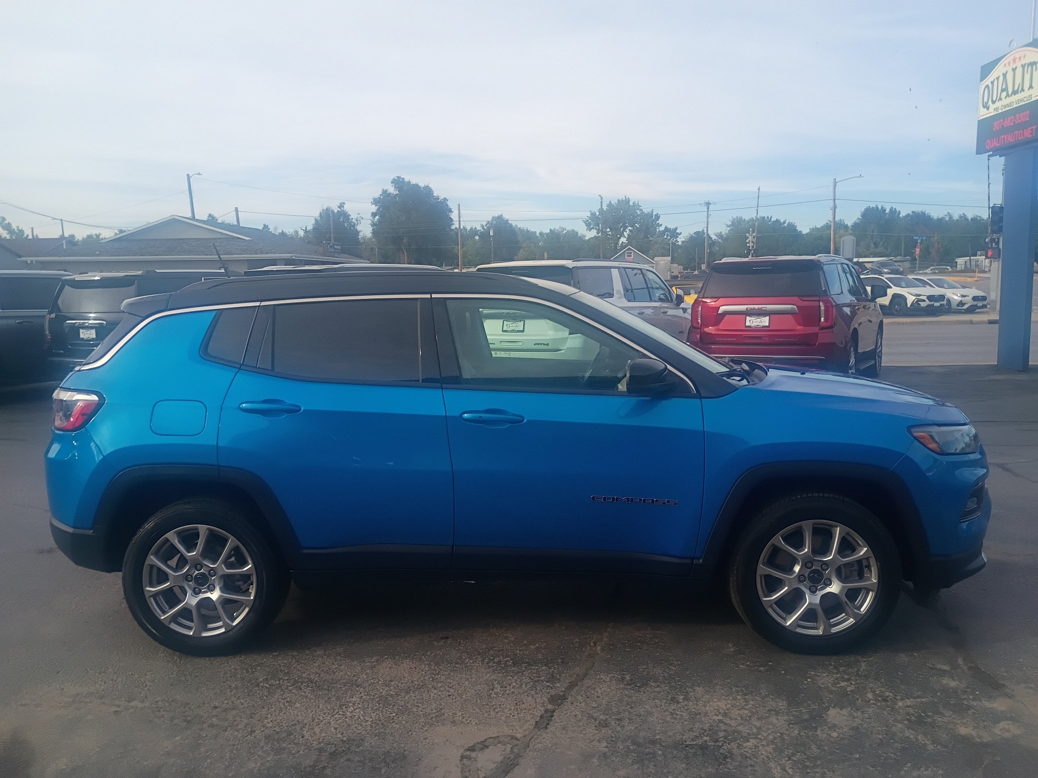 Used 2025 Jeep Compass Limited AWD/4WD image 5