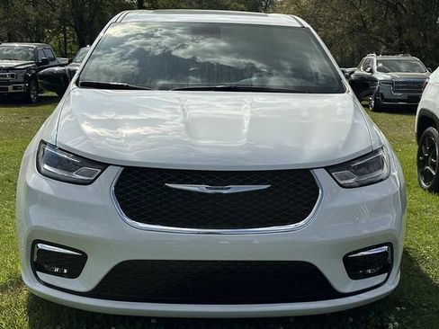 New 2026 Chrysler Pacifica Limited w/ Trailer Tow Group image 3