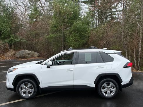 Used 2024 Toyota RAV4 XLE w/ Convenience Package image 2