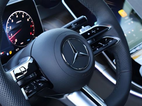 Used 2026 Mercedes-Benz GLC 300 4MATIC image 25