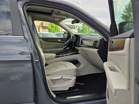 New 2026 Volkswagen Atlas SE FWD image 30