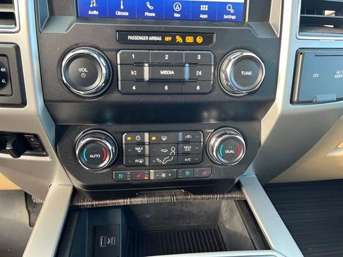 Used 2021 Ford F250 Lariat w/ Lariat Value Package AWD/4WD image 19