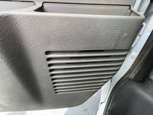 Used 2022 Chevrolet Express 3500 w/ Power Convenience Package RWD image 22