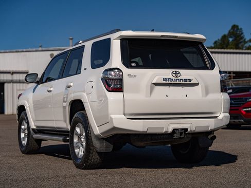 Used 2017 Toyota 4Runner SR5 Premium AWD/4WD image 5