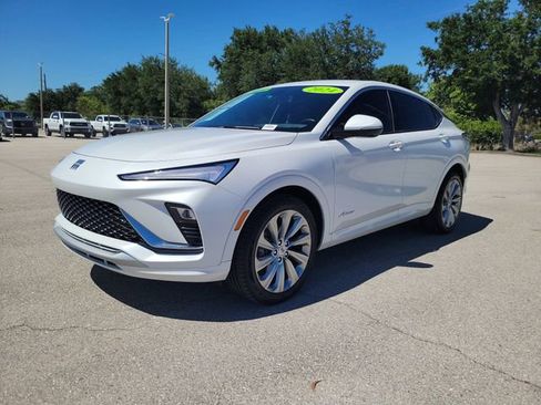 Certified 2024 Buick Envista Avenir FWD image 2