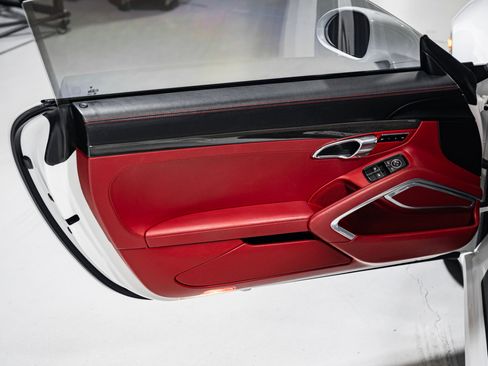 Used 2016 Porsche 911 Turbo S image 17