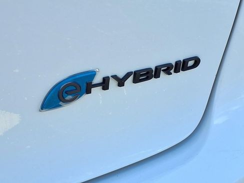 Used 2024 Chrysler Pacifica Limited FWD image 32