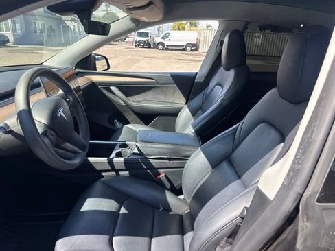 Used 2024 Tesla Model Y Long Range RWD image 9
