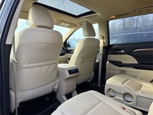 Used 2019 Toyota Highlander Limited image 9