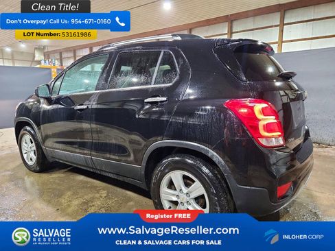 Used 2020 Chevrolet Trax LT w/ LT Convenience Package FWD image 3