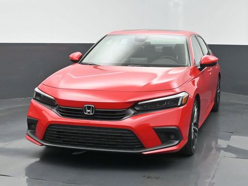 Used 2024 Honda Civic Touring image 2