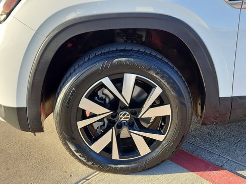 Certified 2023 Volkswagen Atlas Cross Sport SE image 5