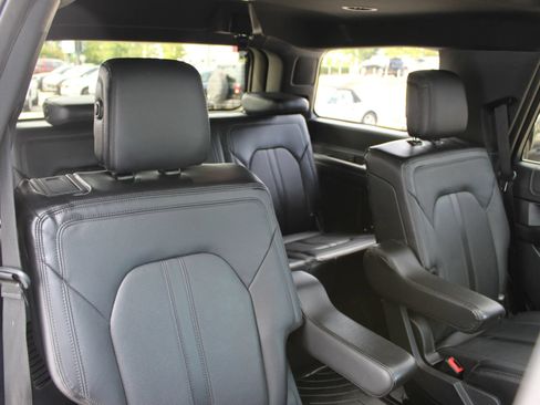 Used 2019 Ford Expedition Limited w/ Equipment Group 301A AWD/4WD image 28