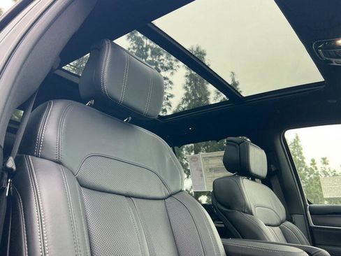 New 2026 Jeep Grand Wagoneer Summit w/ Premium Group III image 18