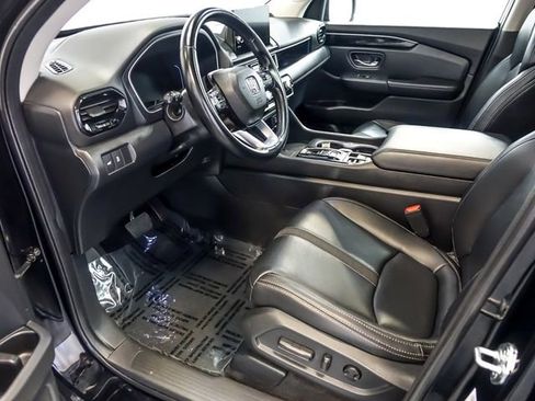 Used 2023 Honda Pilot Touring image 14