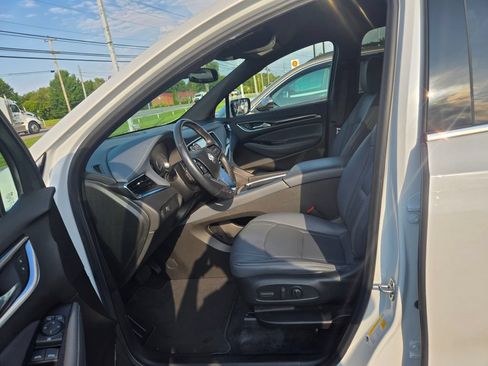 Used 2023 Buick Enclave Essence w/ Sport Touring Edition FWD image 7