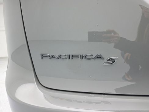 Used 2023 Chrysler Pacifica Touring-L w/ S Appearance Package FWD image 61