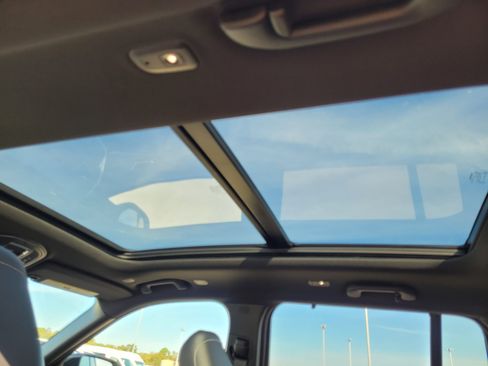 New 2025 Jeep Grand Cherokee Limited w/ Luxury Tech Group II image 11