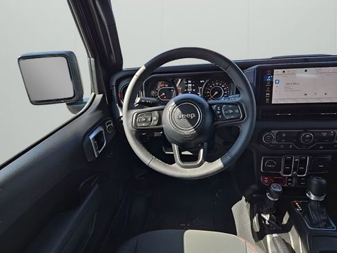 Used 2026 Jeep Wrangler Unlimited Rubicon AWD/4WD image 25