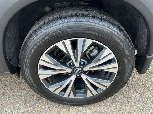 Certified 2023 Nissan Rogue SV image 9