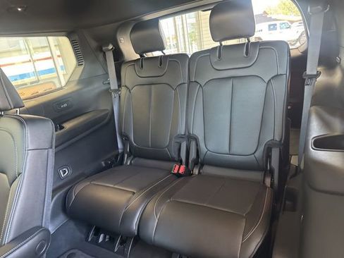 Used 2025 Jeep Grand Cherokee L Limited w/ Luxury Tech Group II image 17