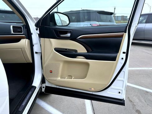 Used 2018 Toyota Highlander Limited image 16
