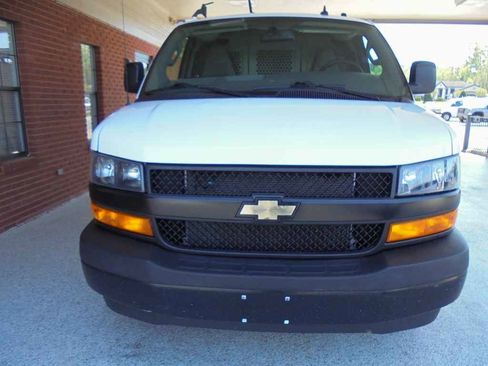Used 2021 Chevrolet Express 2500 w/ Driver Convenience Package image 3