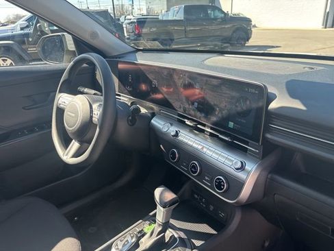 Used 2024 Hyundai Kona SE image 27