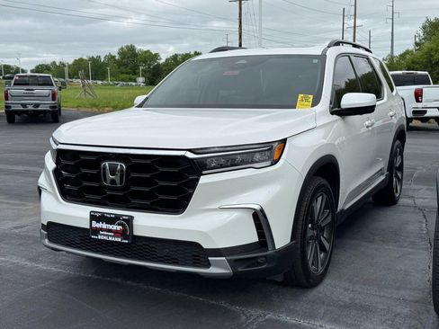 Used 2025 Honda Pilot Elite image 2