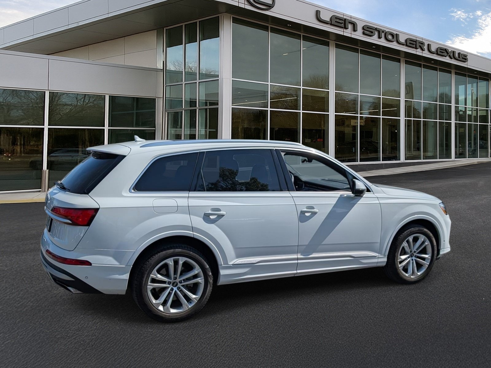 Used 2025 Audi Q7 3.0T Premium Plus AWD/4WD image 3