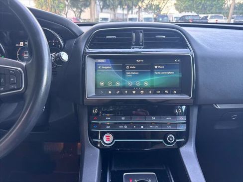 Used 2020 Jaguar F-PACE Premium AWD/4WD image 25
