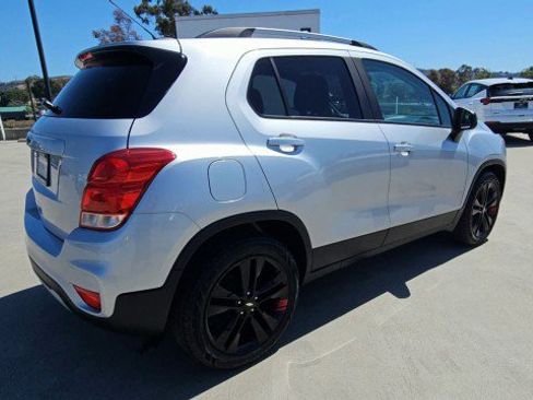 Used 2022 Chevrolet Trax LT w/ Redline Edition FWD image 8