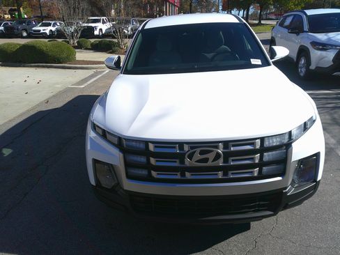 Used 2025 Hyundai Santa Cruz SE image 3