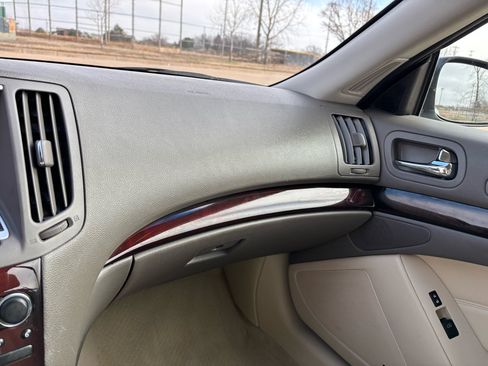 Used 2011 INFINITI G37 2dr Base w/ Premium Pkg image 18