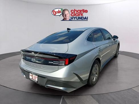 Used 2025 Hyundai Sonata SE FWD image 3