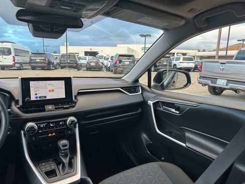 Used 2025 Toyota RAV4 XLE image 36
